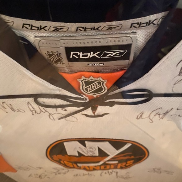 ⭐️HP⭐️NY ISLANDERS🏒2007/2008 Autographed Jersey - Picture 2 of 9